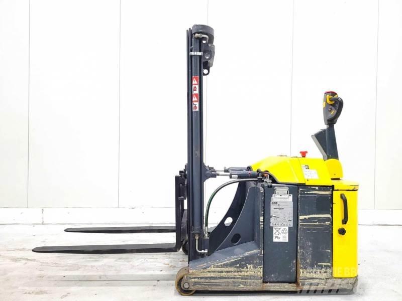 Combilift CS1500 自走式スタッカー