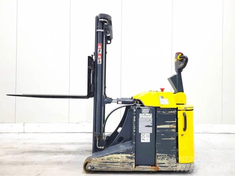 Combilift CS1500 自走式スタッカー