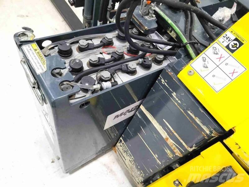 Combilift CS1500 自走式スタッカー