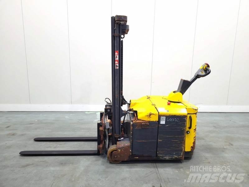 Combilift CS1500 自走式スタッカー