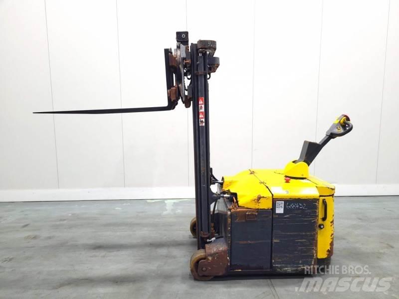 Combilift CS1500 自走式スタッカー