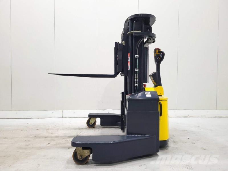 Combilift WR4 リーチスタッカー