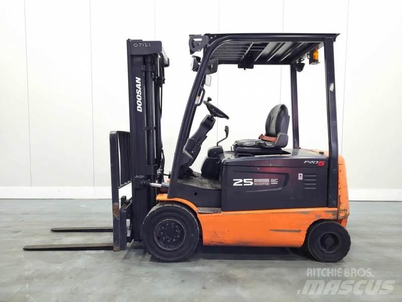 Doosan B25X-5 バッテリーフォークリフト