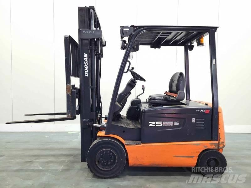 Doosan B25X-5 バッテリーフォークリフト
