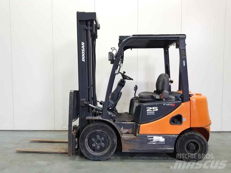 Doosan D25S-5 ディーゼル・軽油