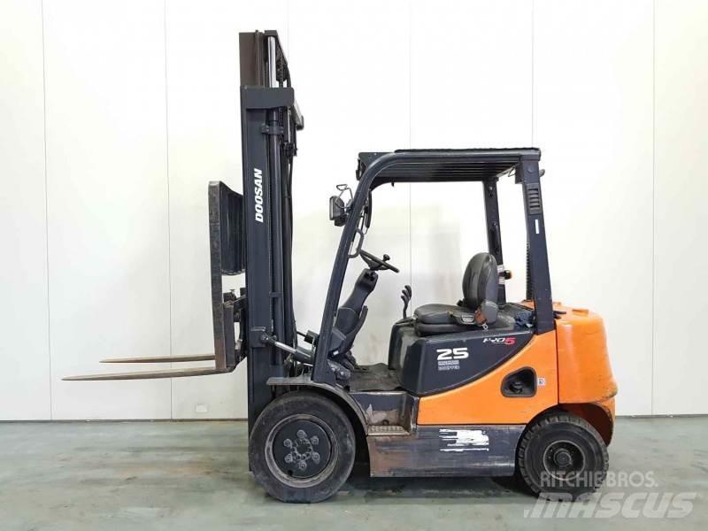 Doosan D25S-5 ディーゼル・軽油