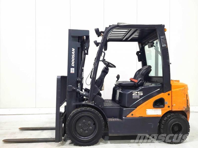 Doosan D25S-7 ディーゼル・軽油