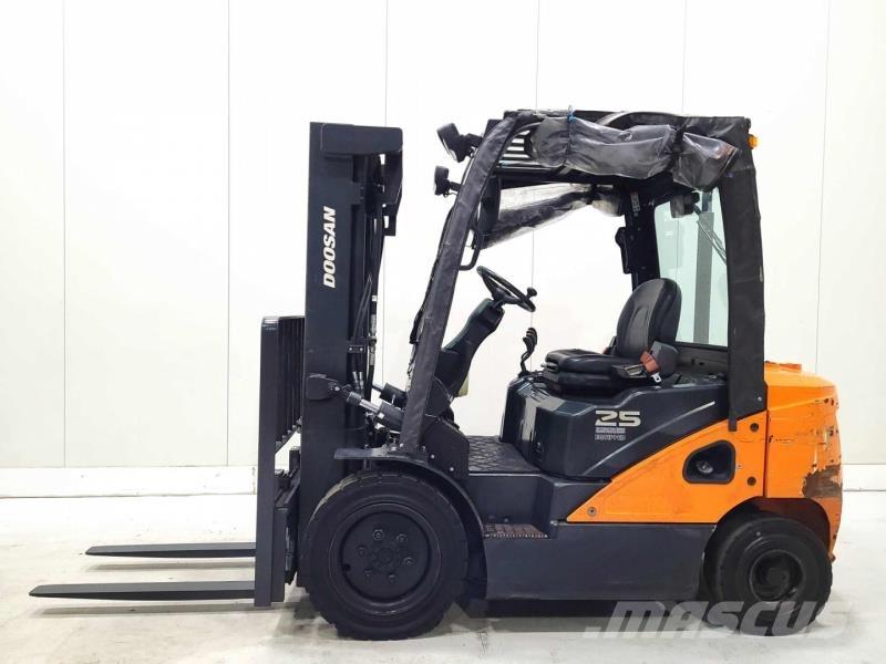 Doosan D25S-7 ディーゼル・軽油