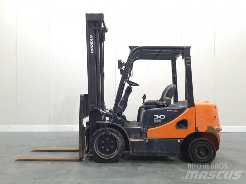 Doosan D30S-5 ディーゼル・軽油