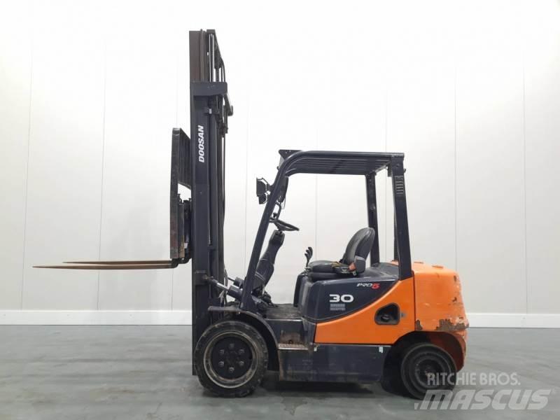 Doosan D30S-5 ディーゼル・軽油