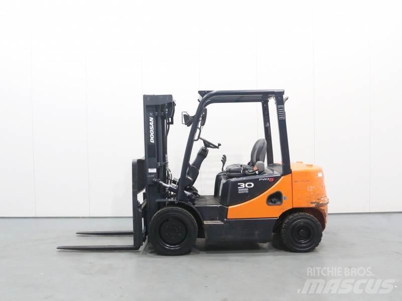 Doosan D30S-5 ディーゼル・軽油
