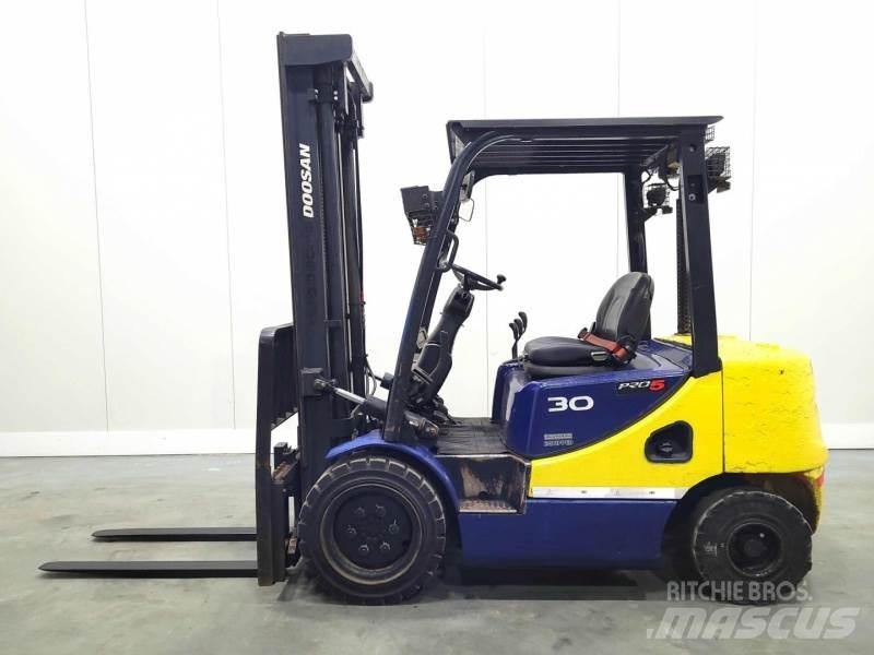Doosan D30S-5 ディーゼル・軽油