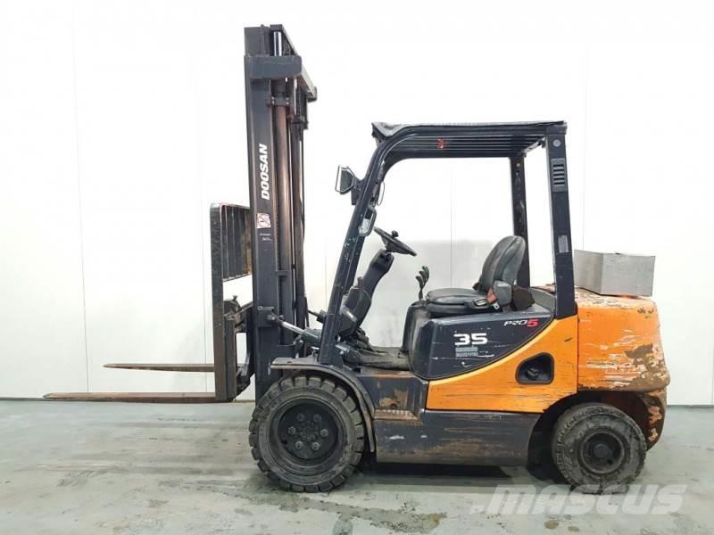 Doosan D35C-5 ディーゼル・軽油