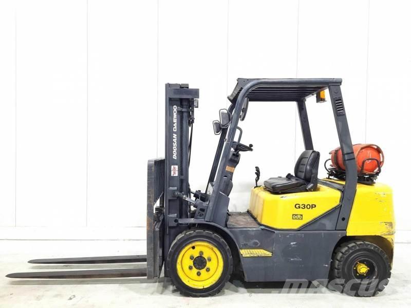 Doosan GP30-3 LPGフォークリフト