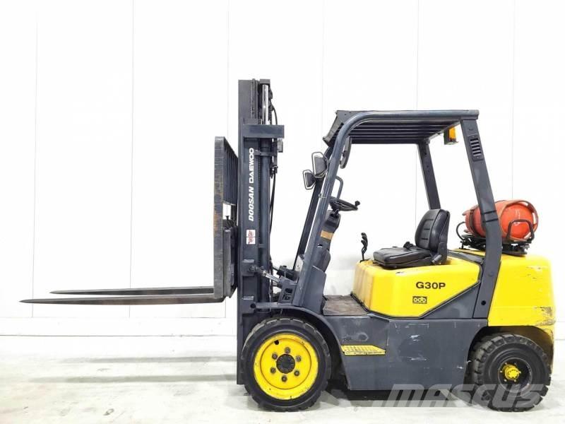 Doosan GP30-3 LPGフォークリフト