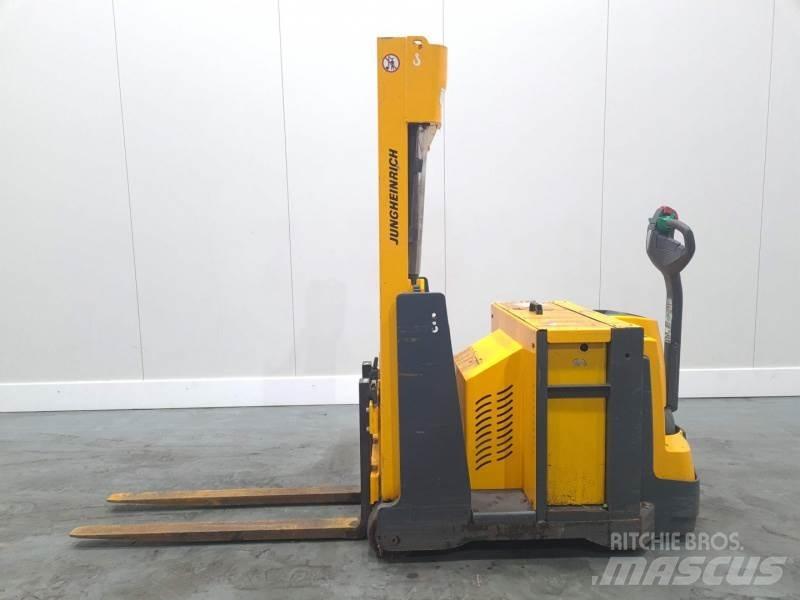 Jungheinrich EJG 108 自走式スタッカー
