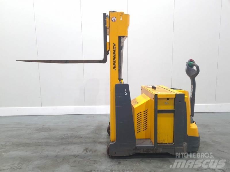 Jungheinrich EJG 108 自走式スタッカー