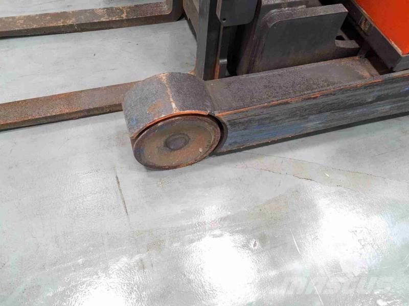 Linde R16HD-01 1120 リーチフォークリフト