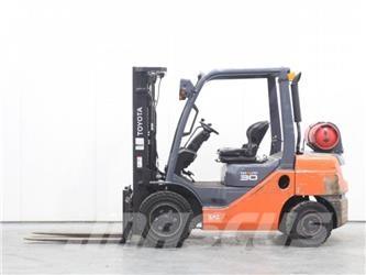 Toyota 02-8FGF30 LPGフォークリフト