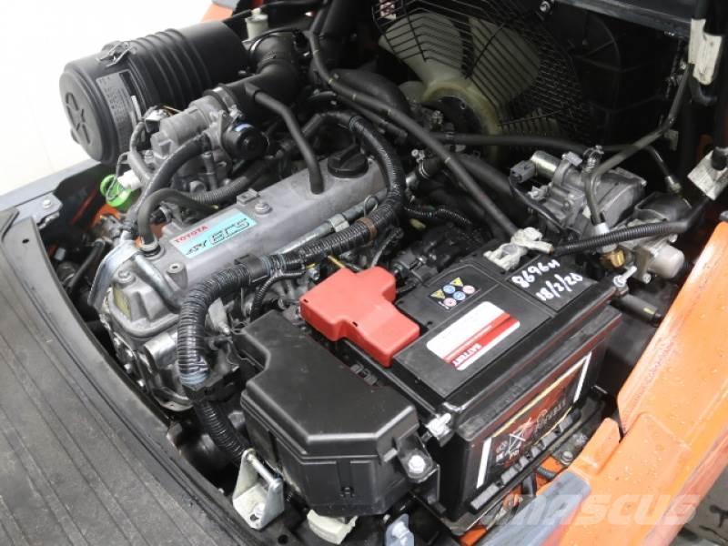 Toyota 02-8FGF30 LPGフォークリフト