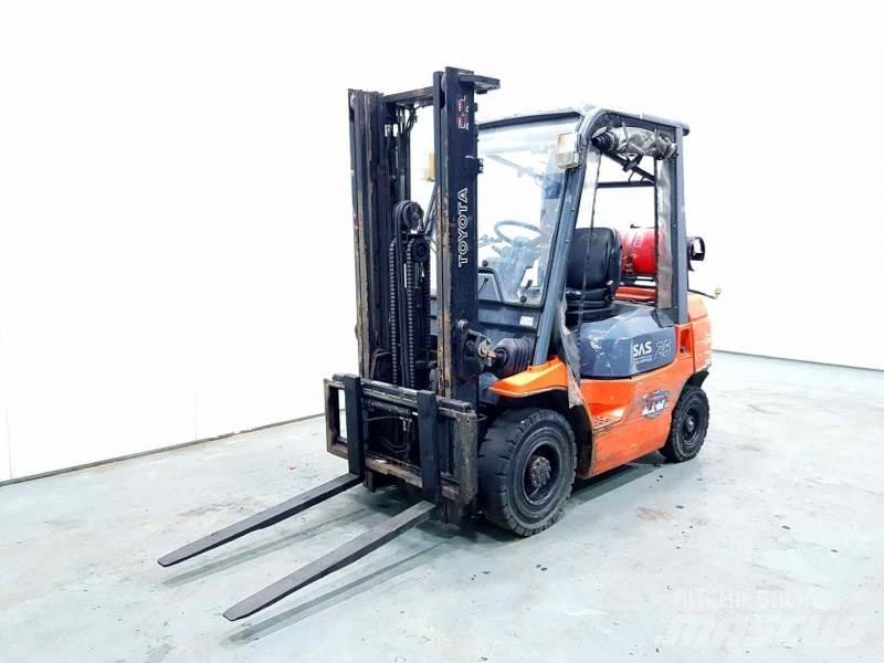 Toyota 42-7FGF25 LPGフォークリフト