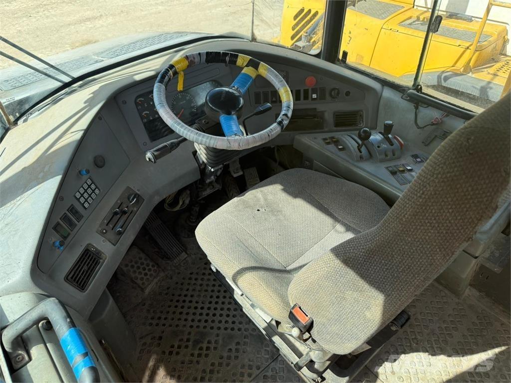 Volvo A40D アーティキュレート式ダンプトラック