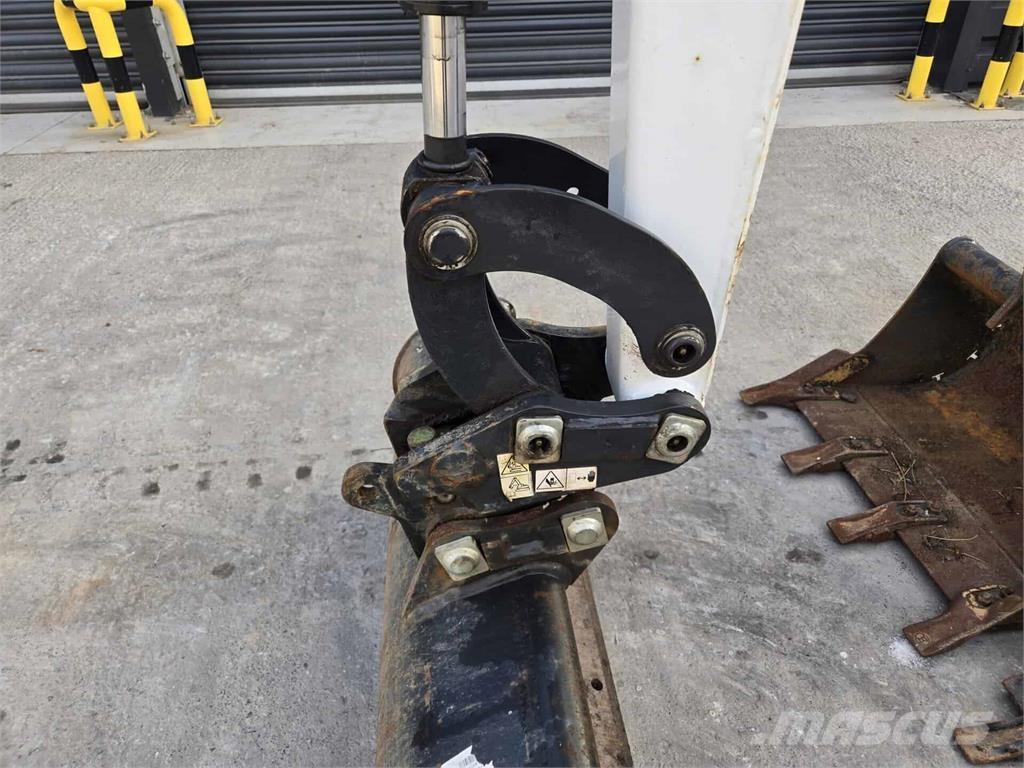 Bobcat E17 ミニ油圧ショベル 7t以下（ミニユンボ・ミニディガー）