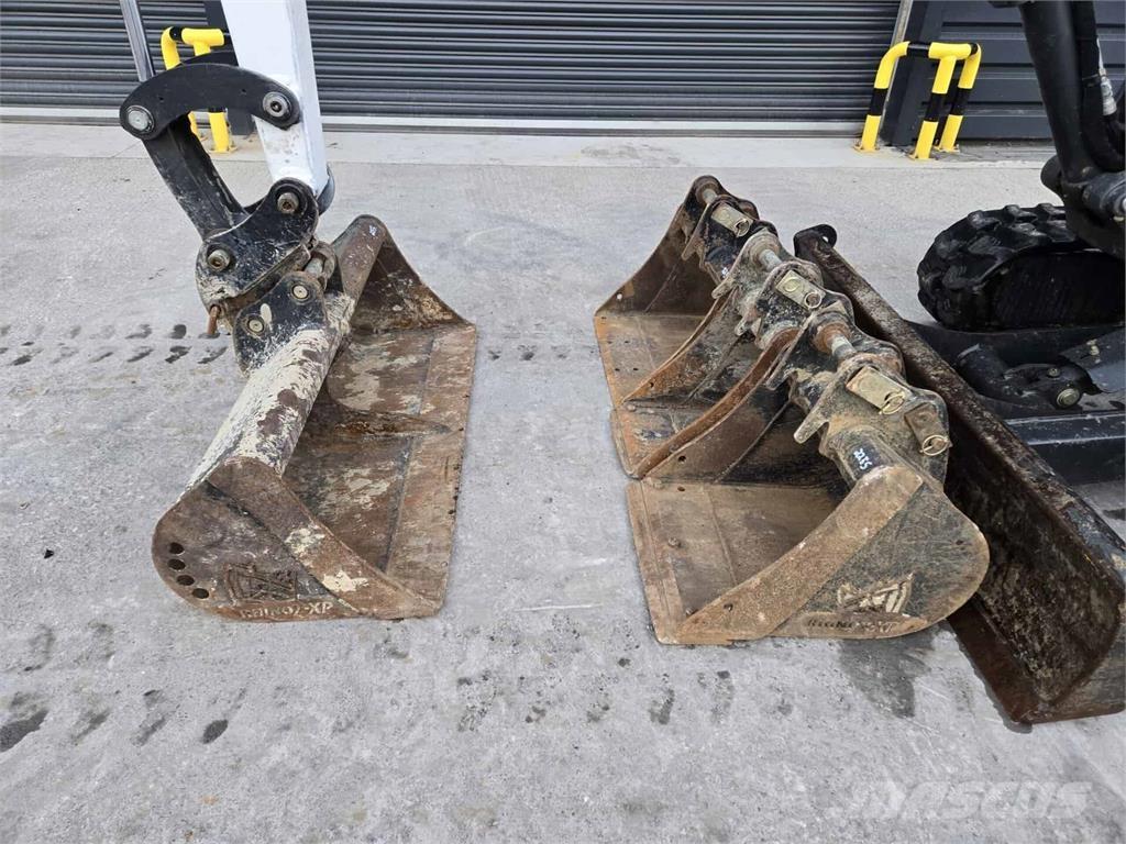 Bobcat E27 ミニ油圧ショベル 7t以下（ミニユンボ・ミニディガー）