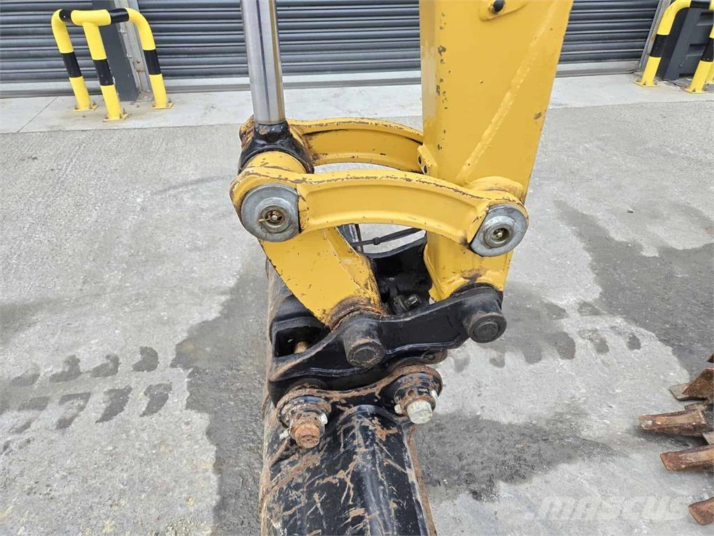 CAT 302.7 ミニ油圧ショベル 7t以下（ミニユンボ・ミニディガー）