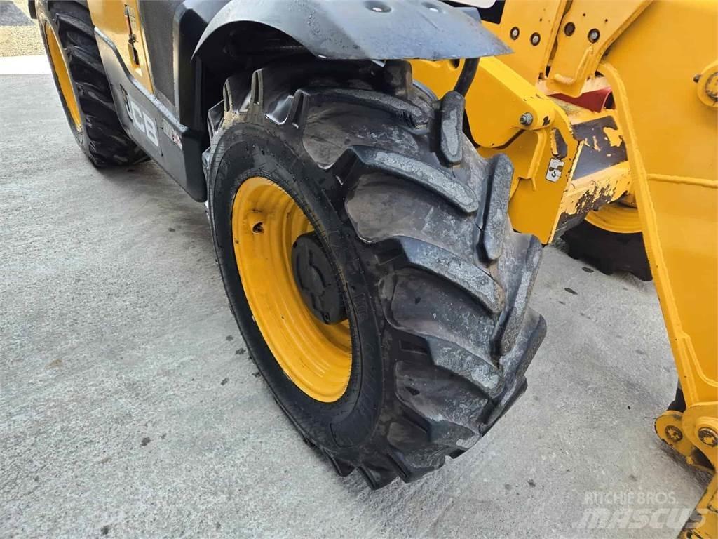 JCB 535-95 テレスコーピックハンドラー