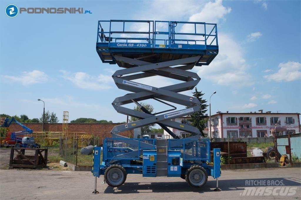 Genie 4390 RT シザースリフト
