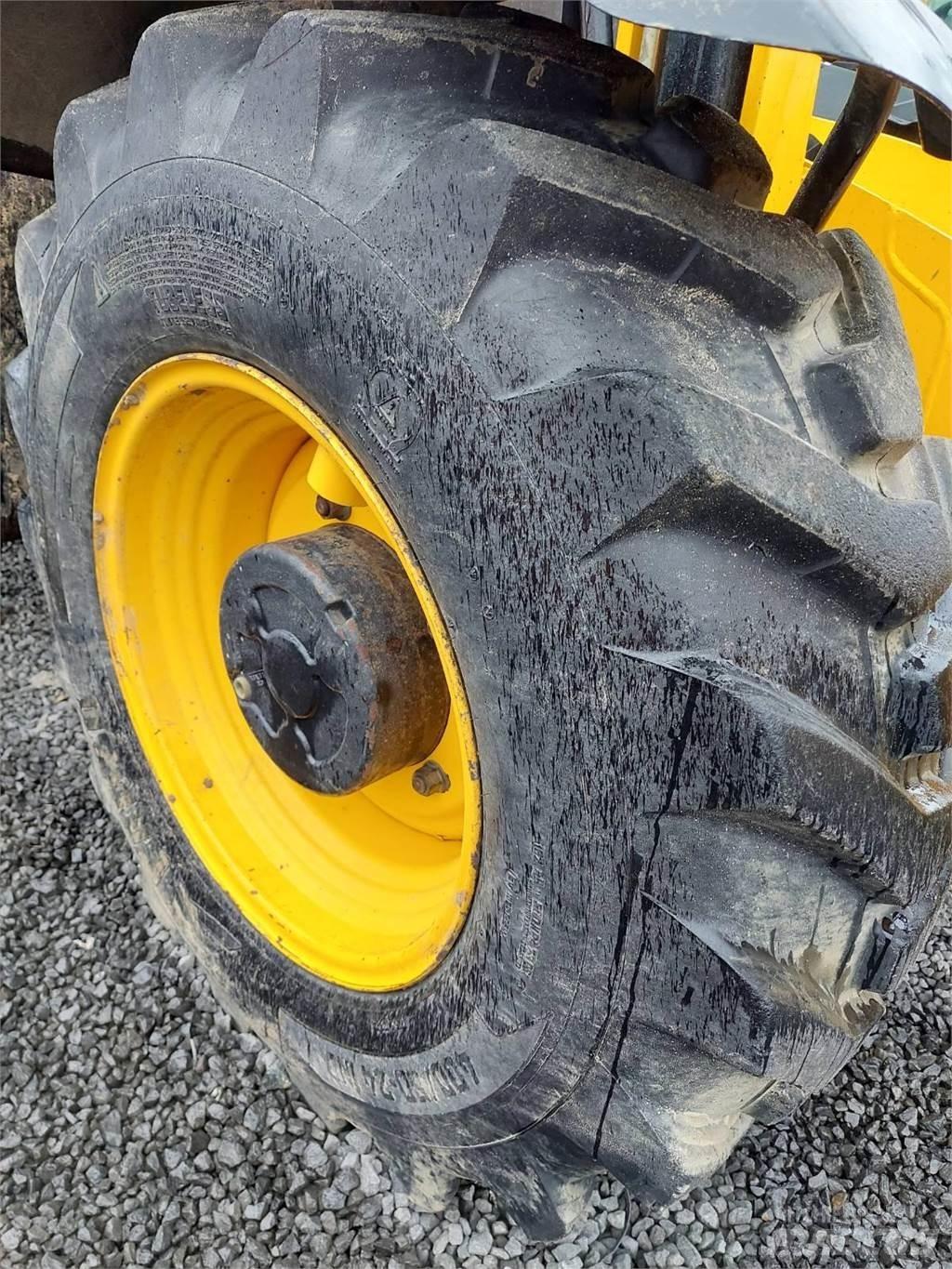 JCB 535-140 テレスコーピックハンドラー