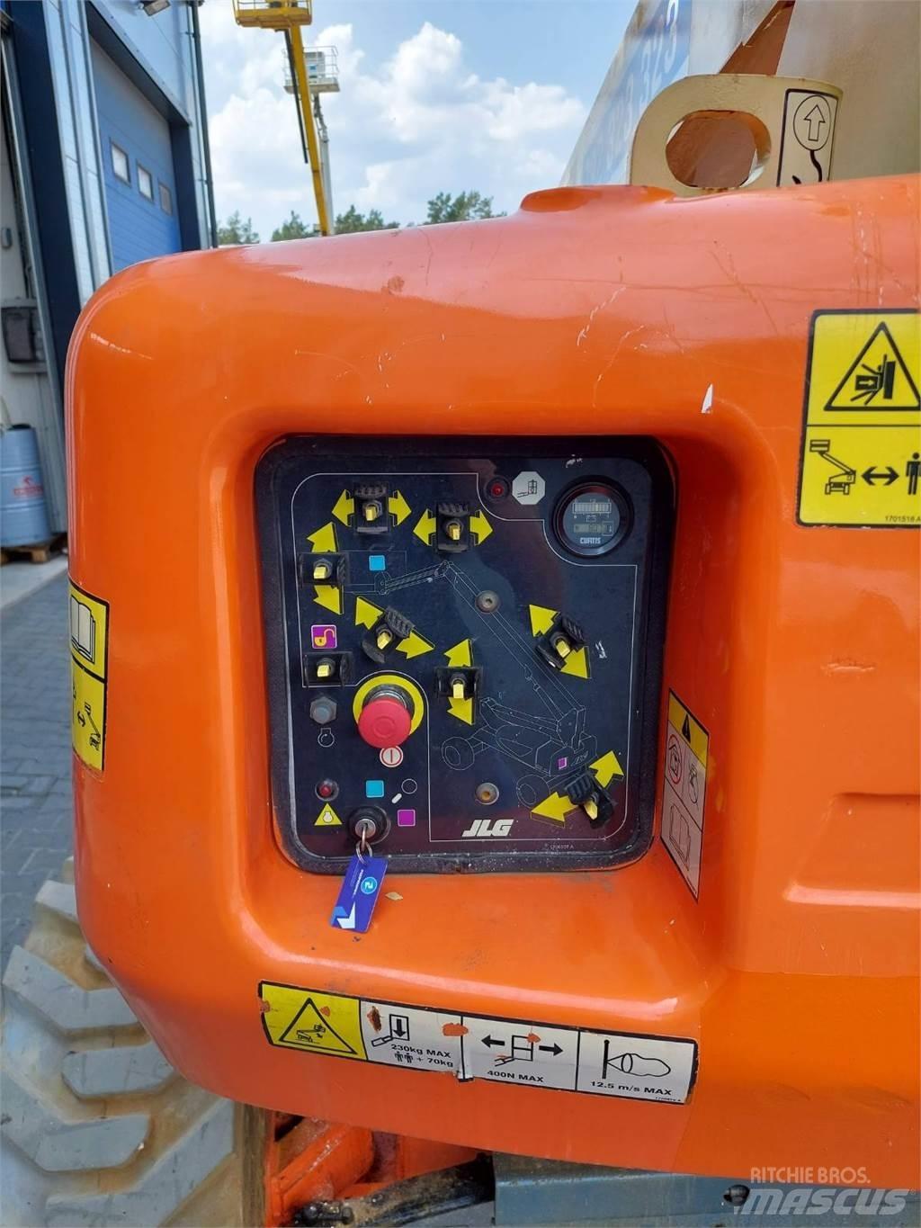 JLG M600JP ブームリフト　屈伸型