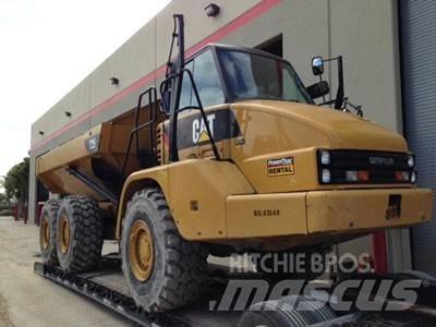 CAT 725 アーティキュレート式ダンプトラック