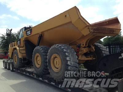 CAT 725C アーティキュレート式ダンプトラック