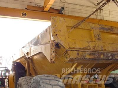 CAT 735 Tailgate その他部品