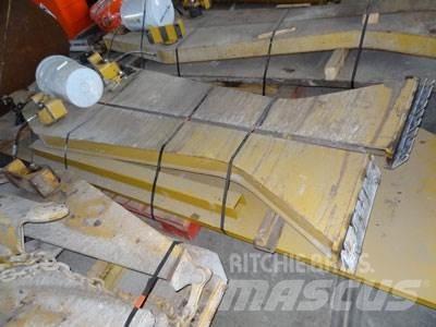 CAT 740 Tailgate その他部品