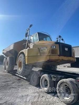 CAT 745C アーティキュレート式ダンプトラック