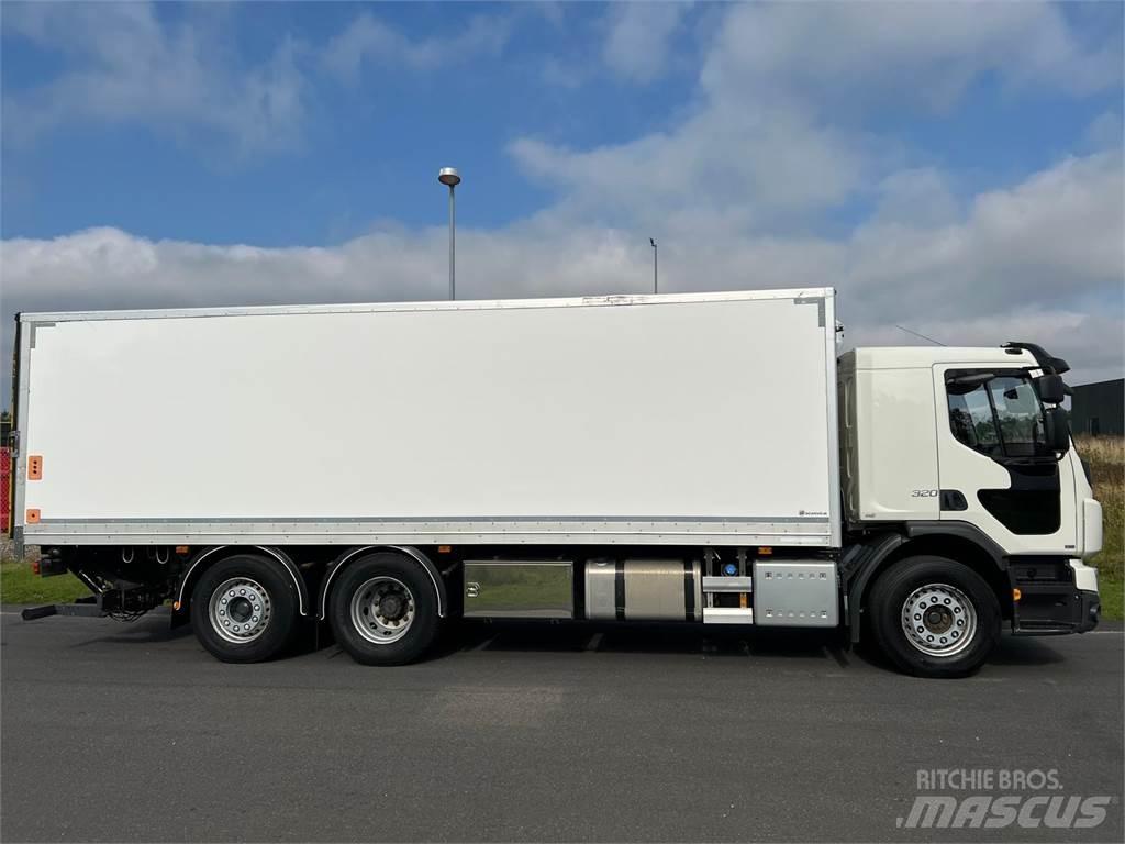 Volvo FE320 6x2*4 ボックスボディー、ウイング、箱車