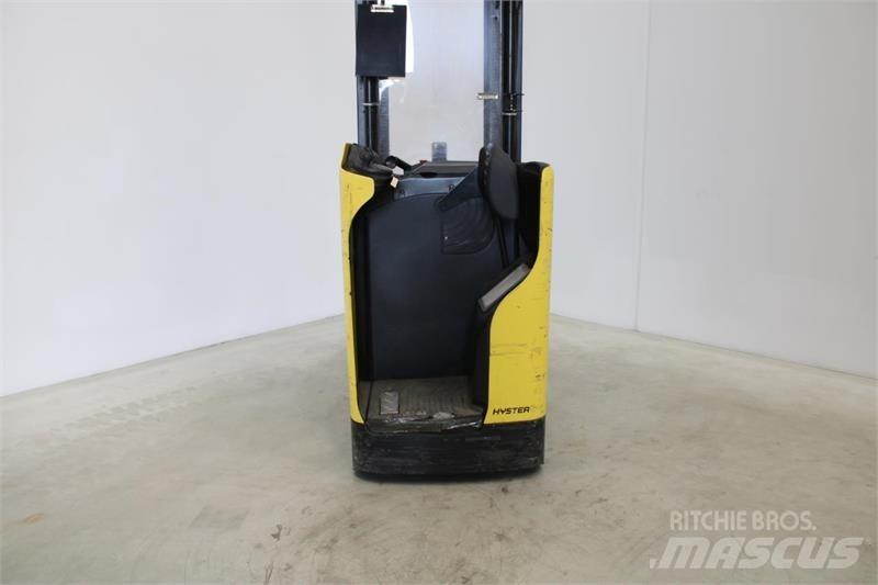 Hyster RS1.6 自走式スタッカー