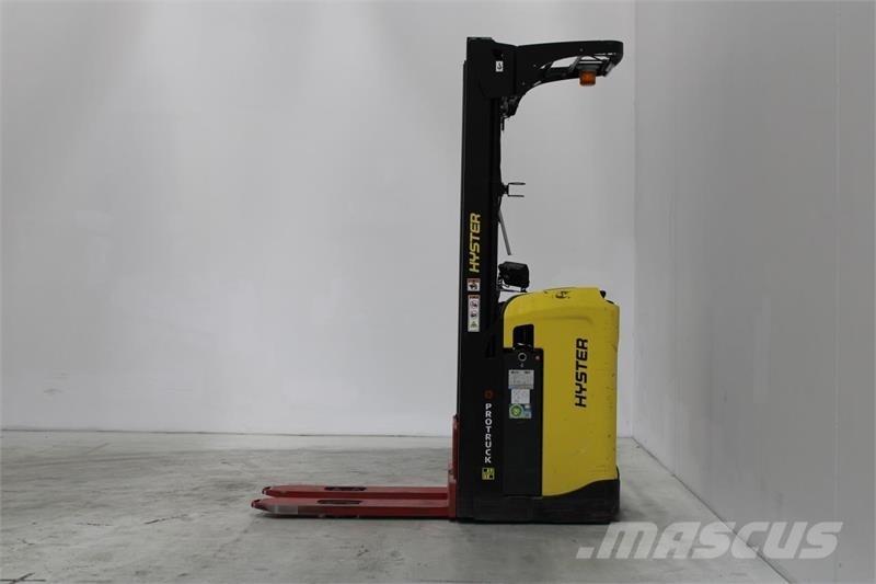 Hyster RS1.6 自走式スタッカー