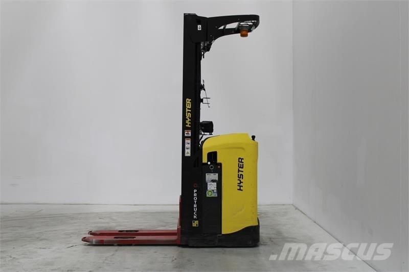 Hyster RS1.6 自走式スタッカー