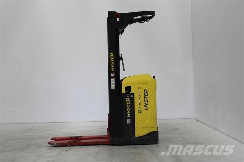 Hyster RS1.6 自走式スタッカー