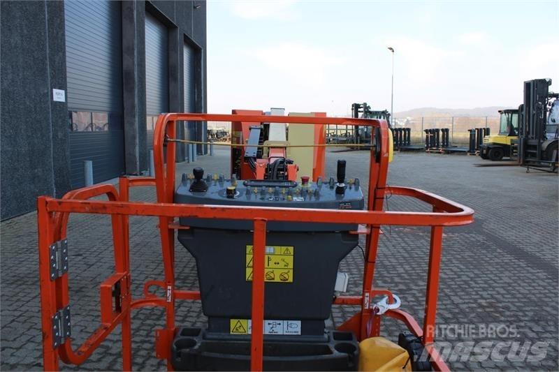 JLG E300AJP ブームリフト　屈伸型