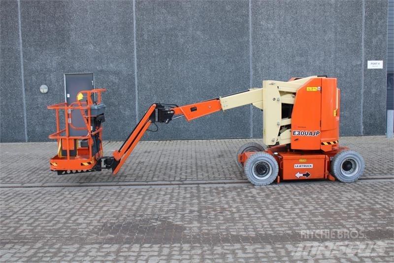 JLG E300AJP ブームリフト　屈伸型