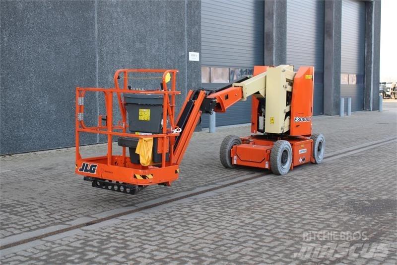 JLG E300AJP ブームリフト　屈伸型