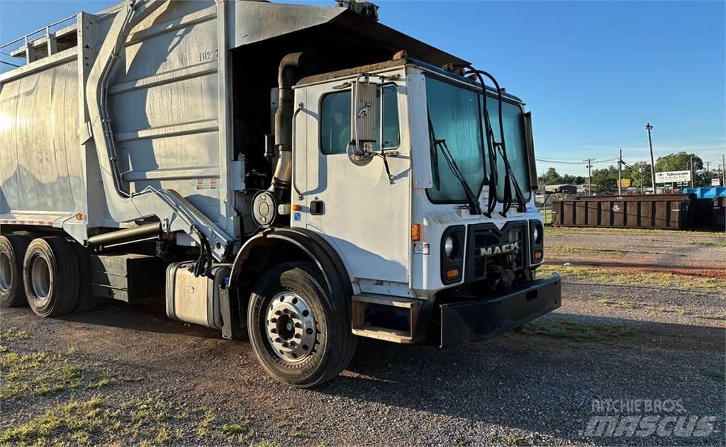 Mack 600 塵芥車、パッカー車
