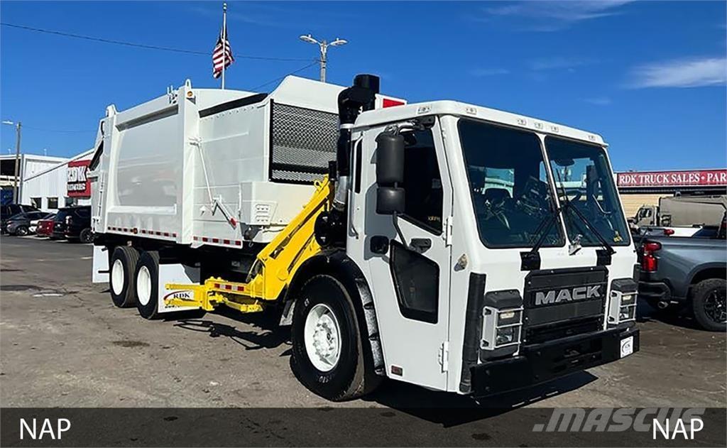 Mack 600 塵芥車、パッカー車