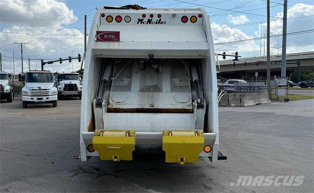 Mack LEU613 塵芥車、パッカー車