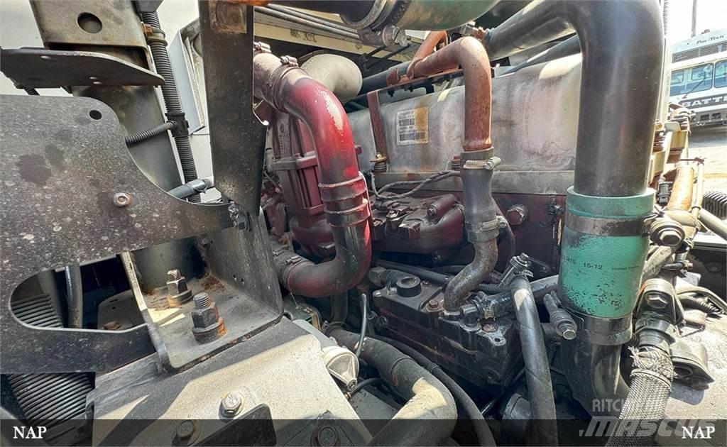 Mack LR613 塵芥車、パッカー車
